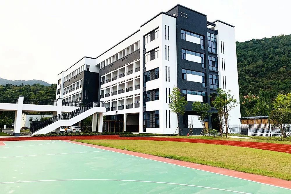 杭州上海世界外国语学校